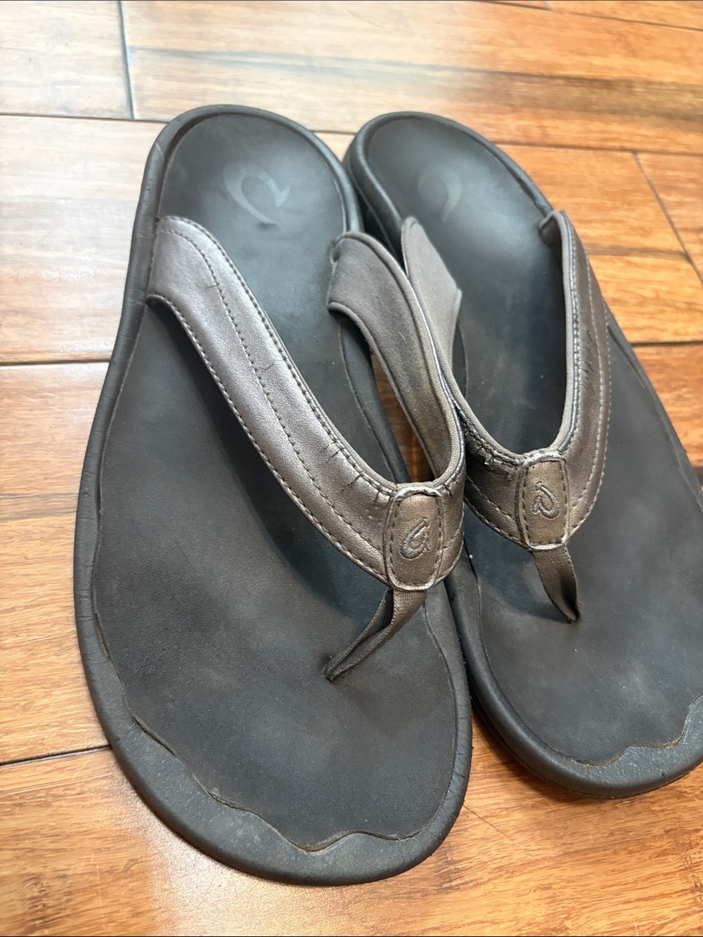 Olukai Ohana Women’s Size 10 Flip Flops Sandals Gray Black Thong Summer - Picture 3 of 12